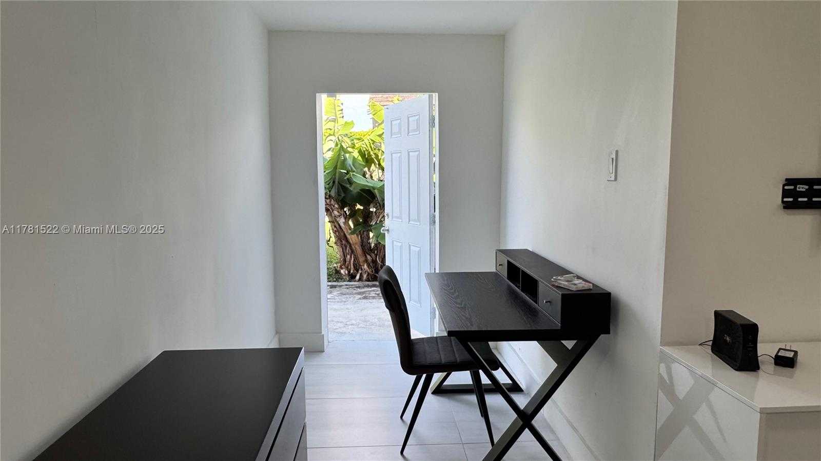 Small Image of 12301 SOUTH WEST 47TH ST, Miami Number 35