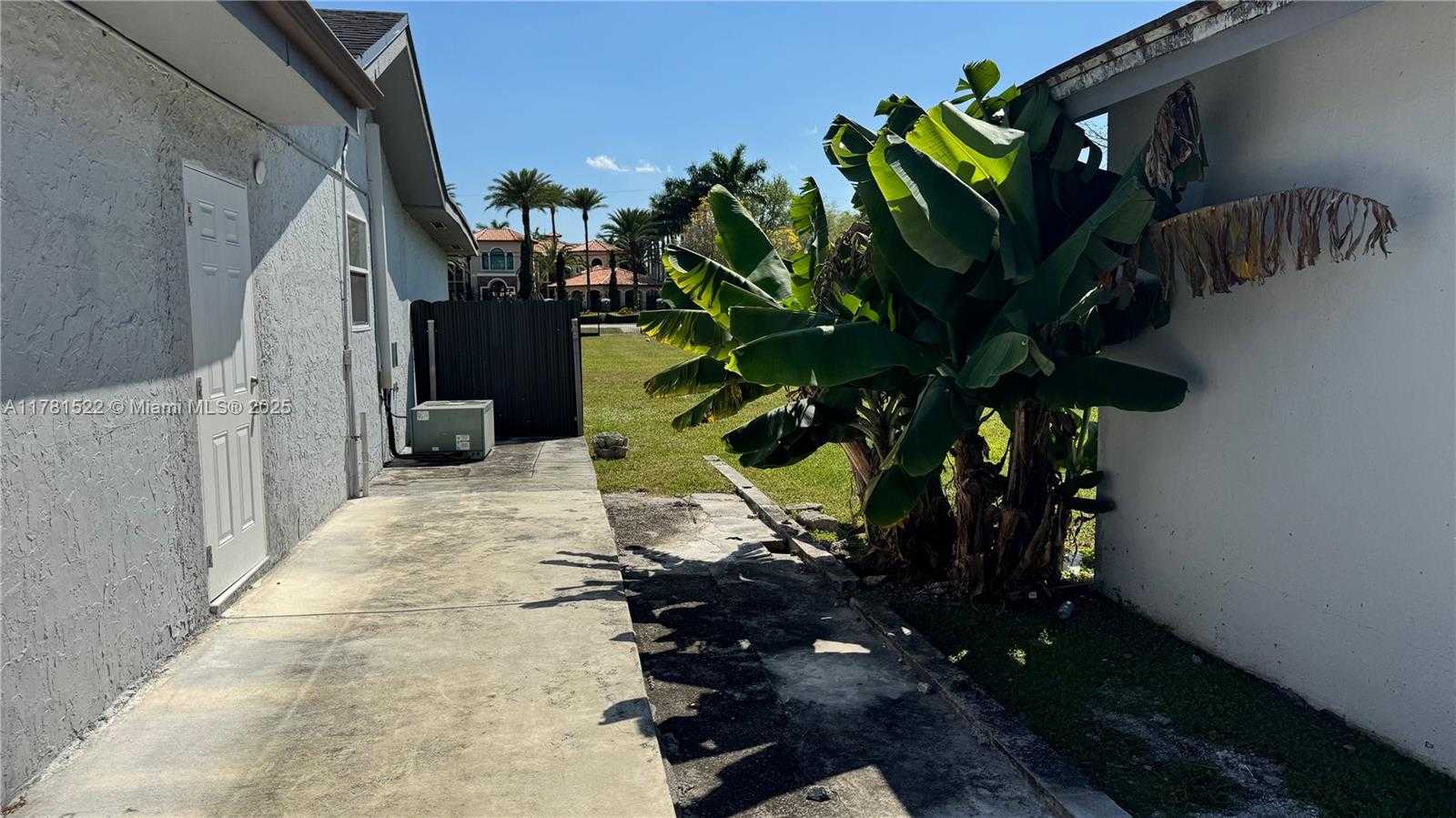 Small Image of 12301 SOUTH WEST 47TH ST, Miami Number 56