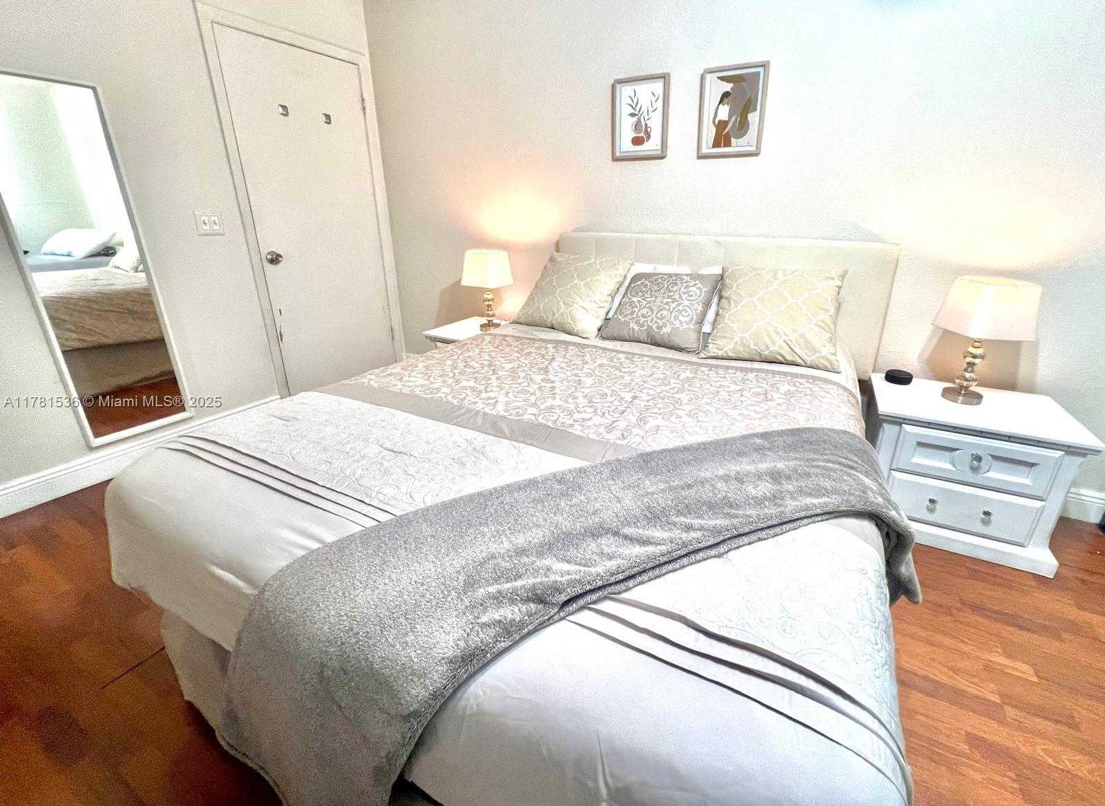 Small Image of 8225 LAKE DR #302, Doral Number 8