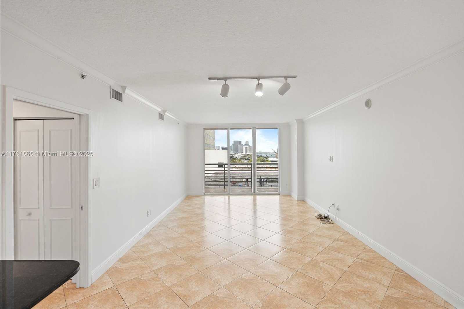 Small Image of 325 SOUTH BISCAYNE BLVD #1214, Miami Number 2