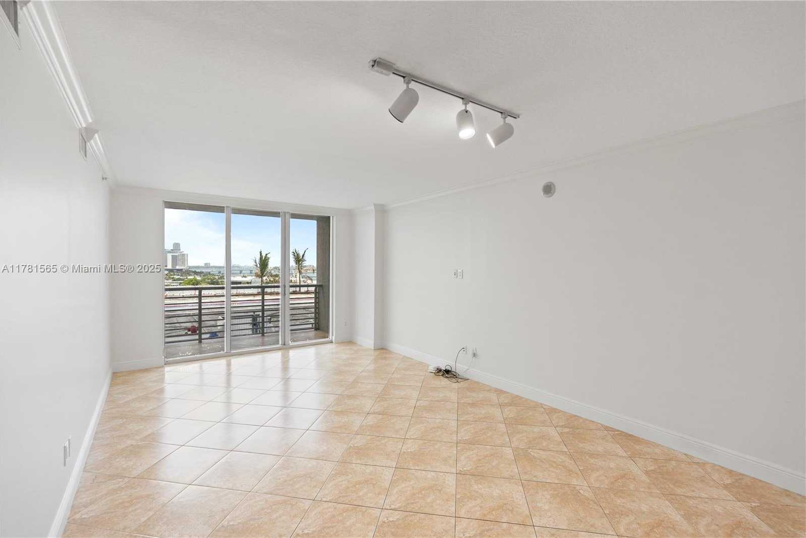 Small Image of 325 SOUTH BISCAYNE BLVD #1214, Miami Number 3