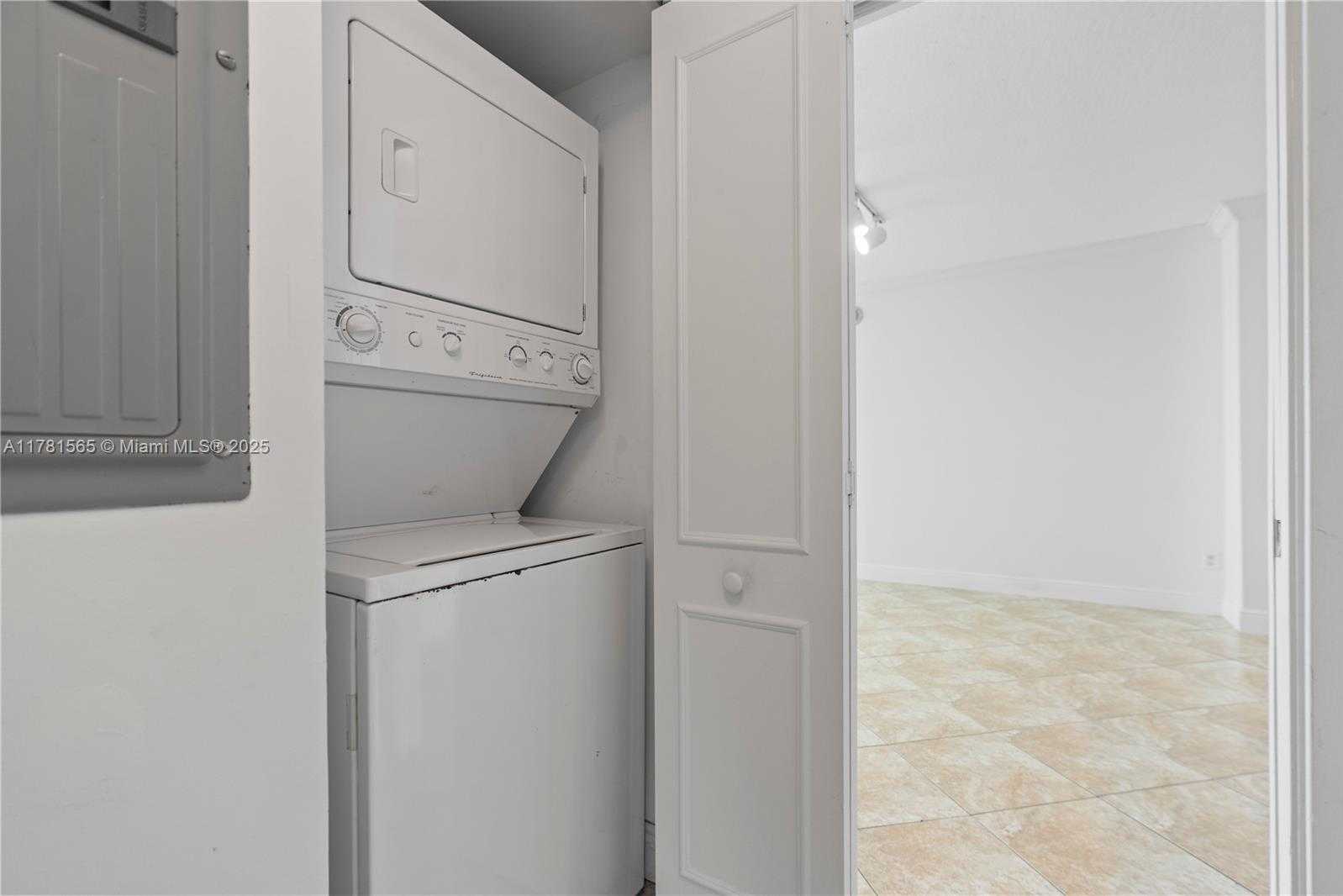 Small Image of 325 SOUTH BISCAYNE BLVD #1214, Miami Number 35