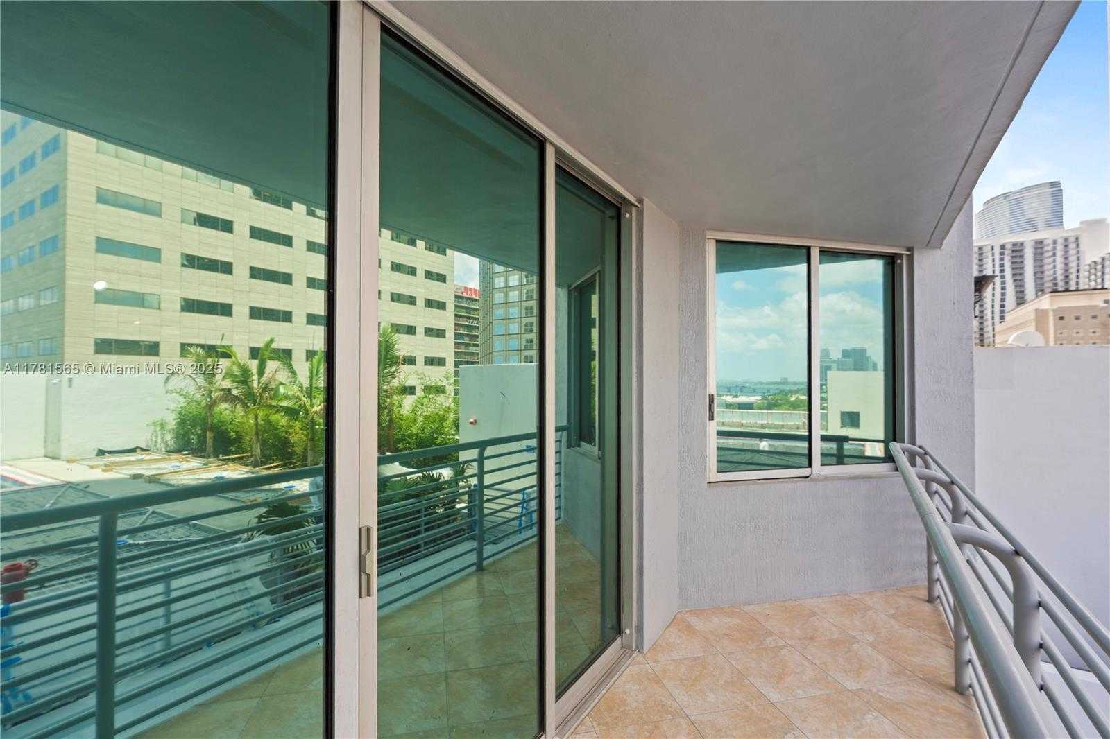Small Image of 325 SOUTH BISCAYNE BLVD #1214, Miami Number 41