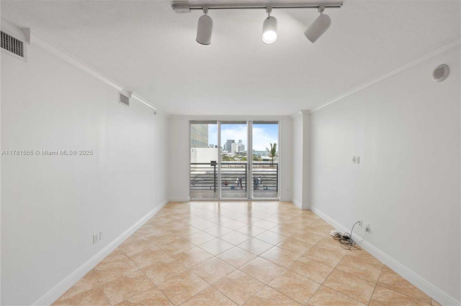 Small Image of 325 SOUTH BISCAYNE BLVD #1214, Miami Number 5