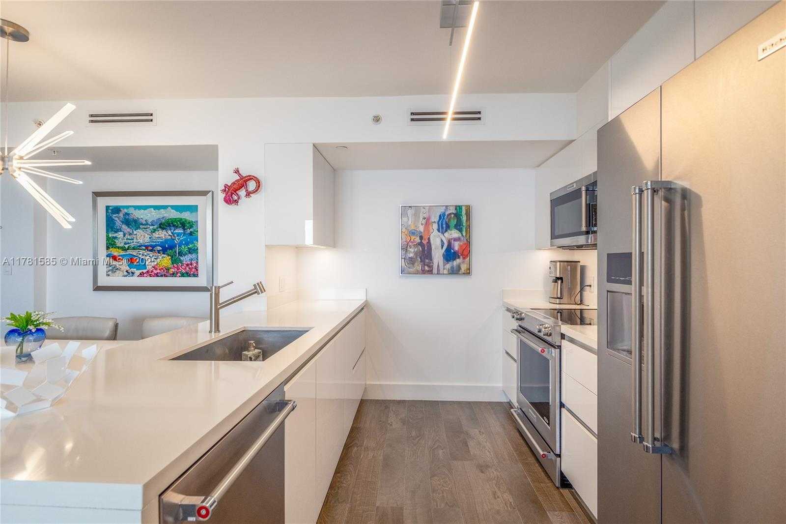 Small Image of 90 ALTON RD #1703, Miami Beach Number 4