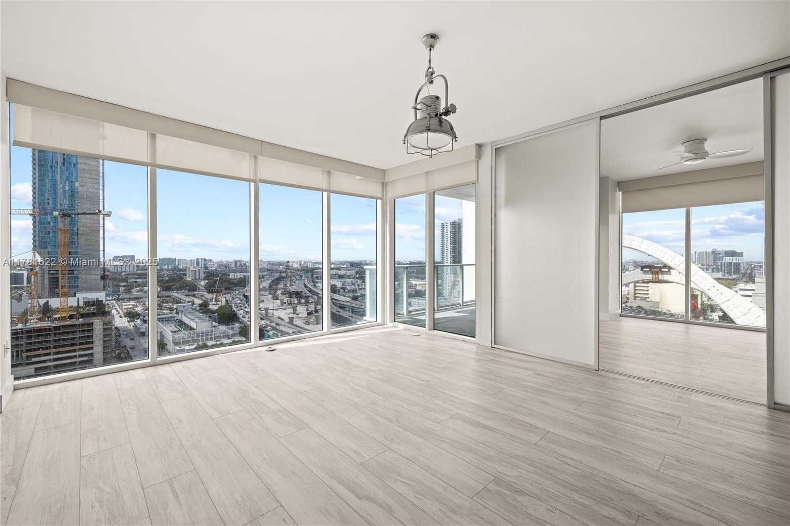 Small Image of 1040 BISCAYNE BLVD #1706, Miami Number 10