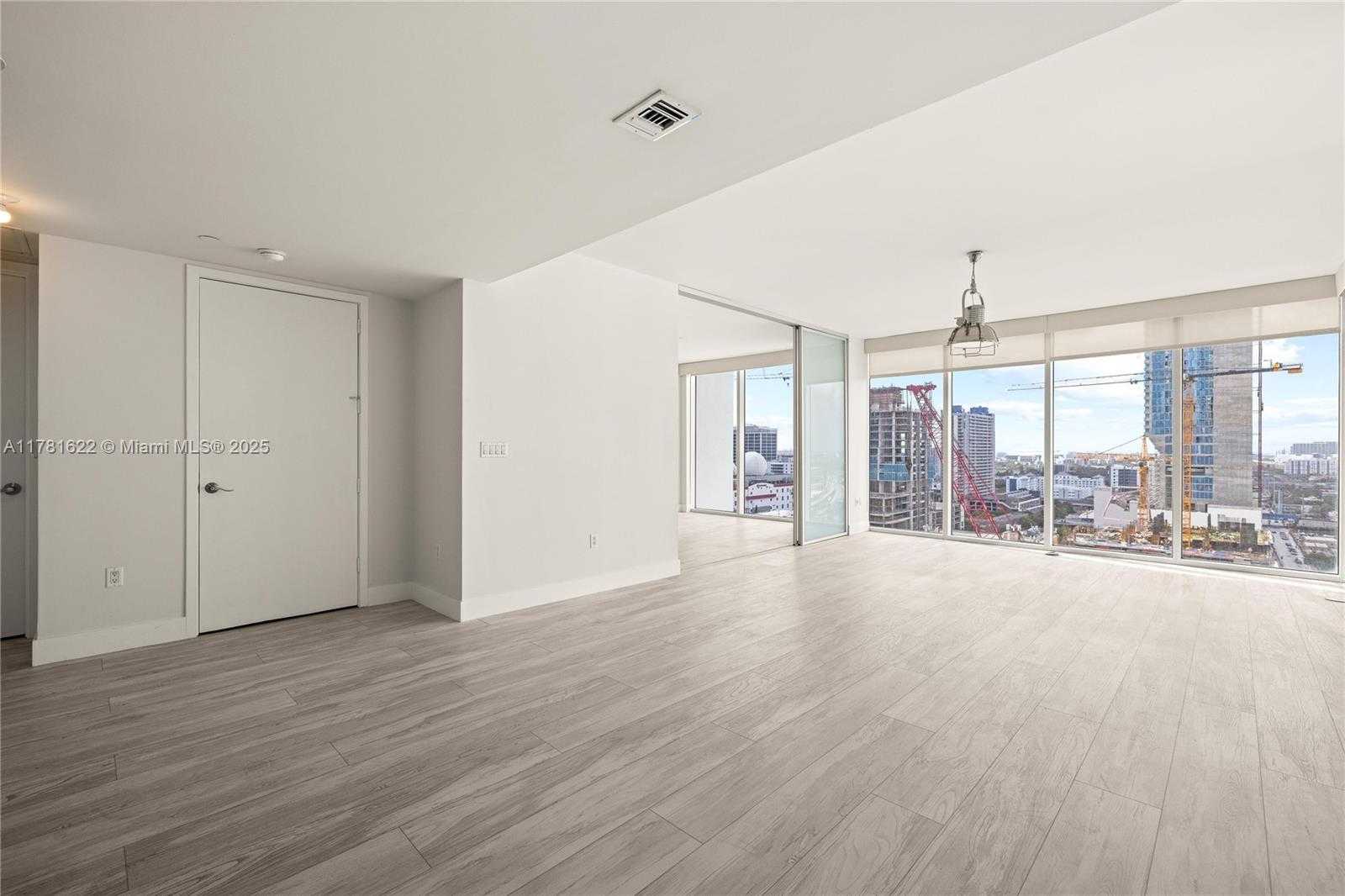 Small Image of 1040 BISCAYNE BLVD #1706, Miami Number 15
