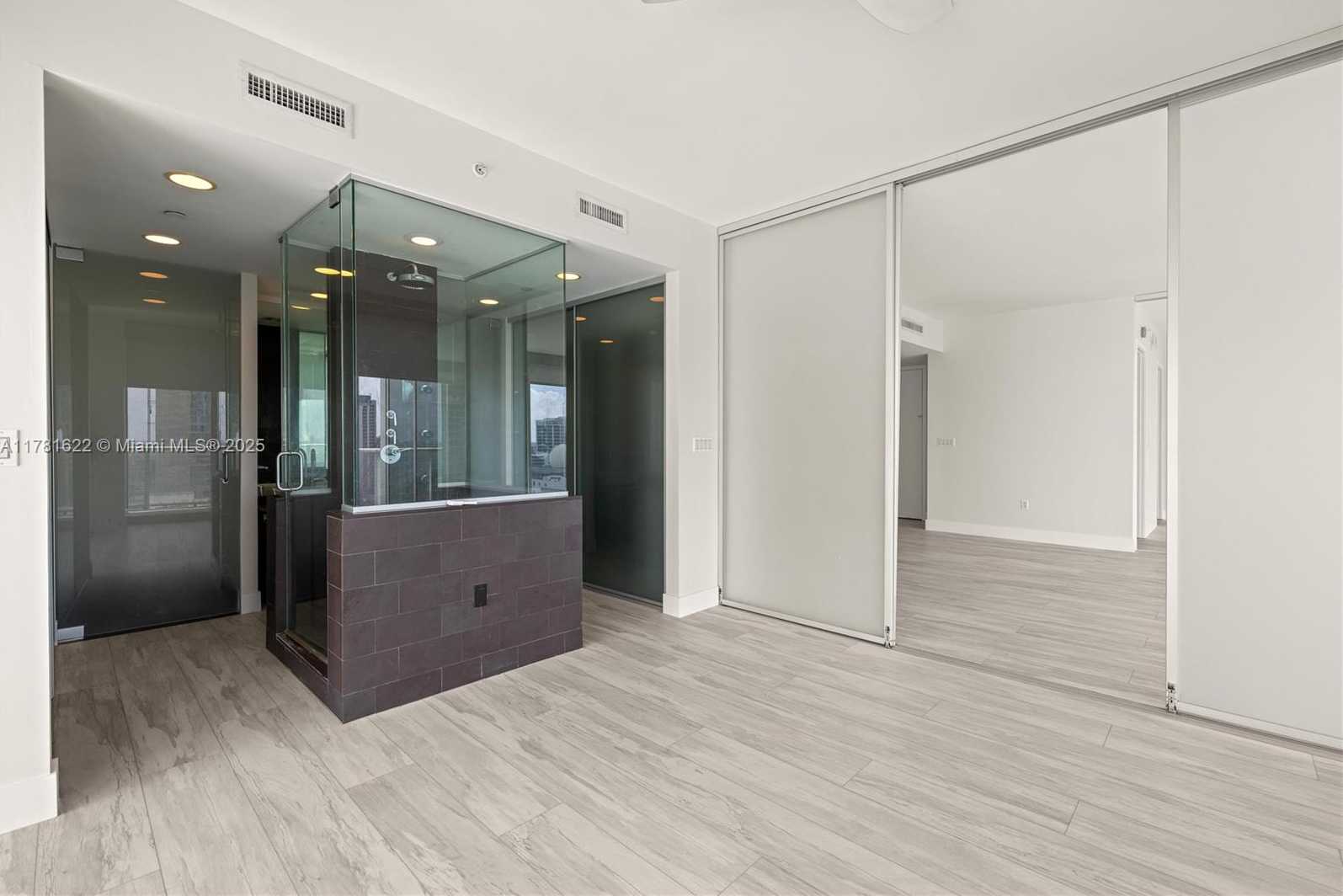 Small Image of 1040 BISCAYNE BLVD #1706, Miami Number 18