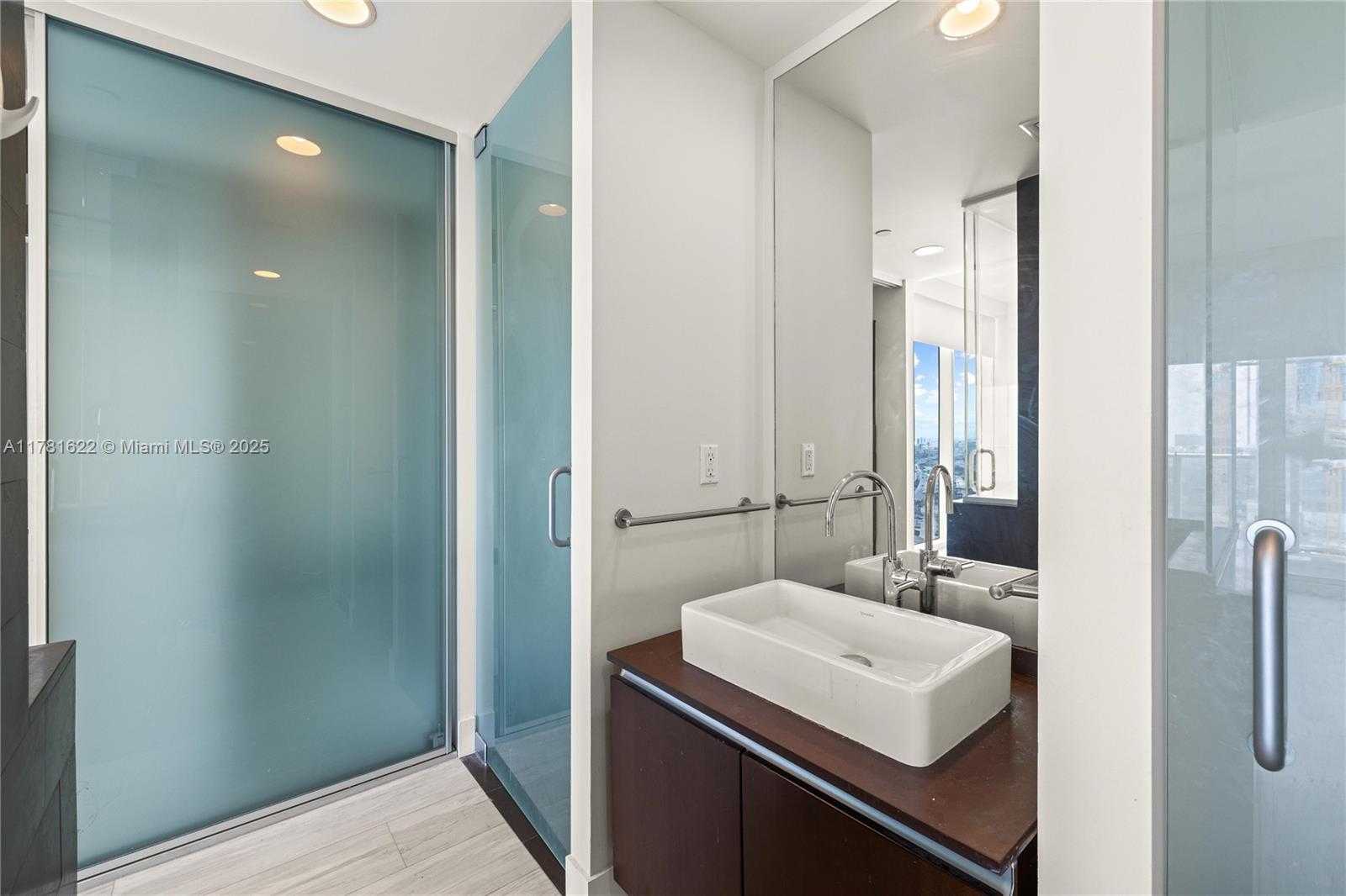Small Image of 1040 BISCAYNE BLVD #1706, Miami Number 19