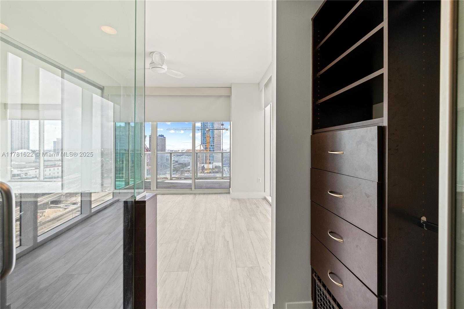 Small Image of 1040 BISCAYNE BLVD #1706, Miami Number 21
