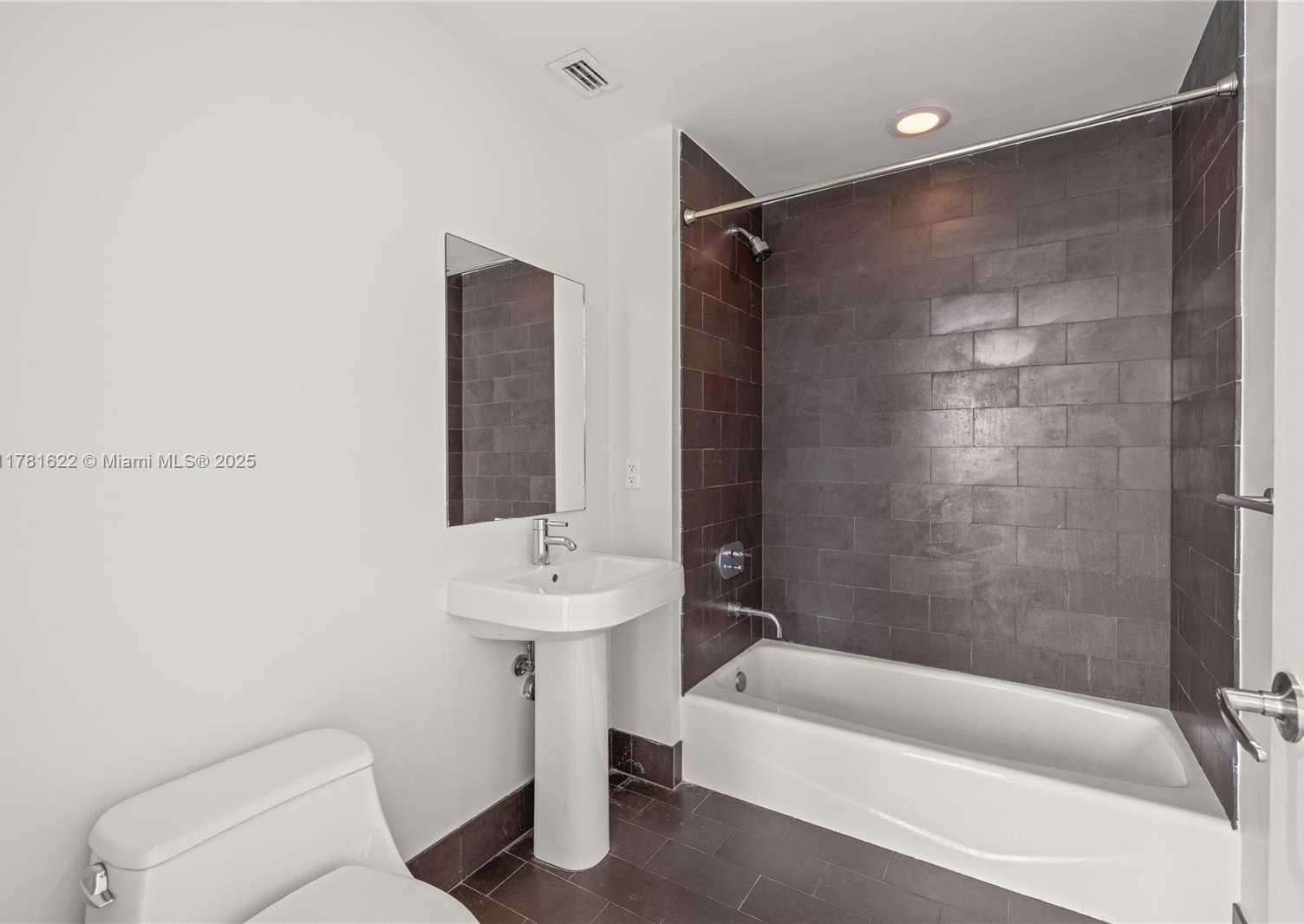 Small Image of 1040 BISCAYNE BLVD #1706, Miami Number 25