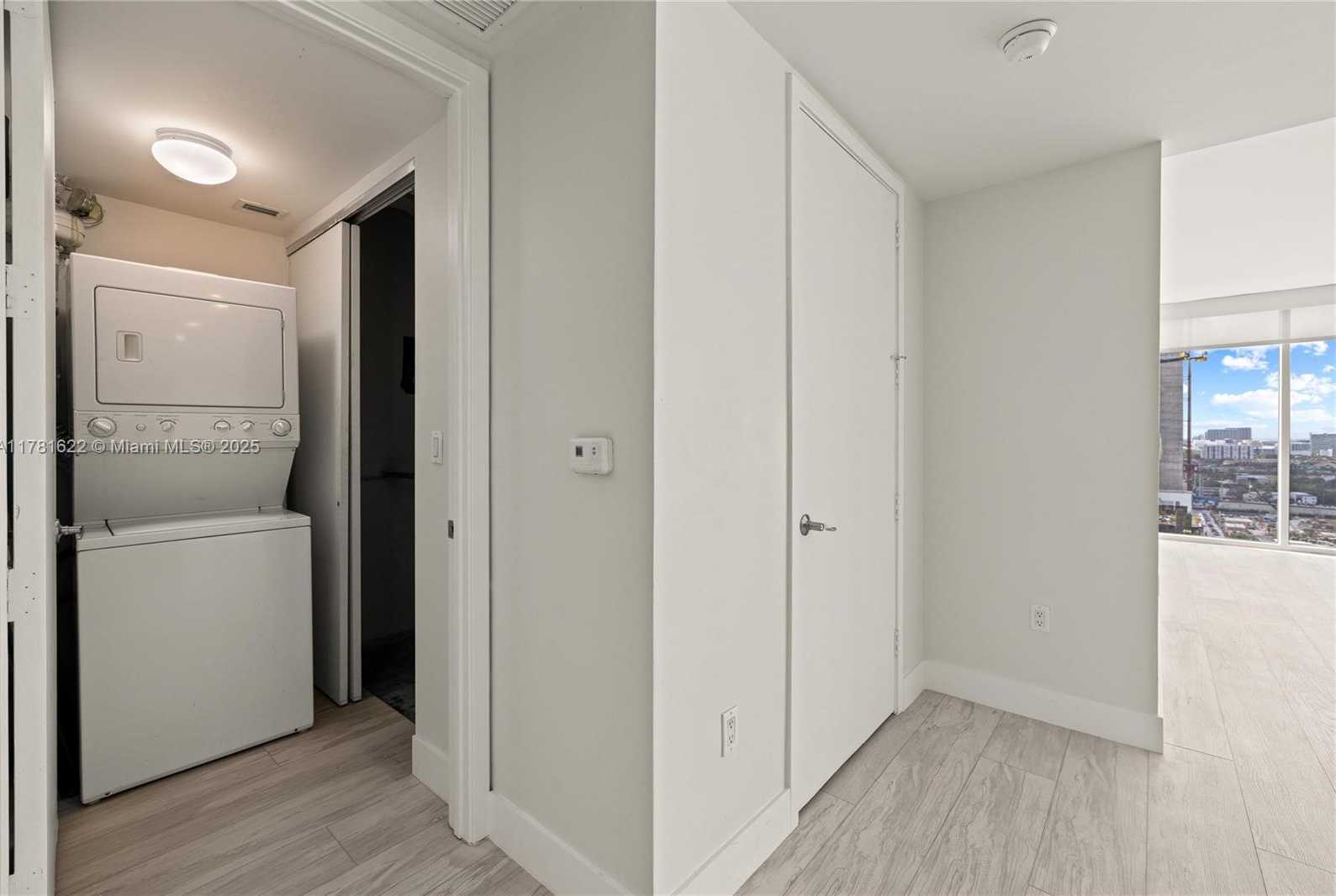 Small Image of 1040 BISCAYNE BLVD #1706, Miami Number 27