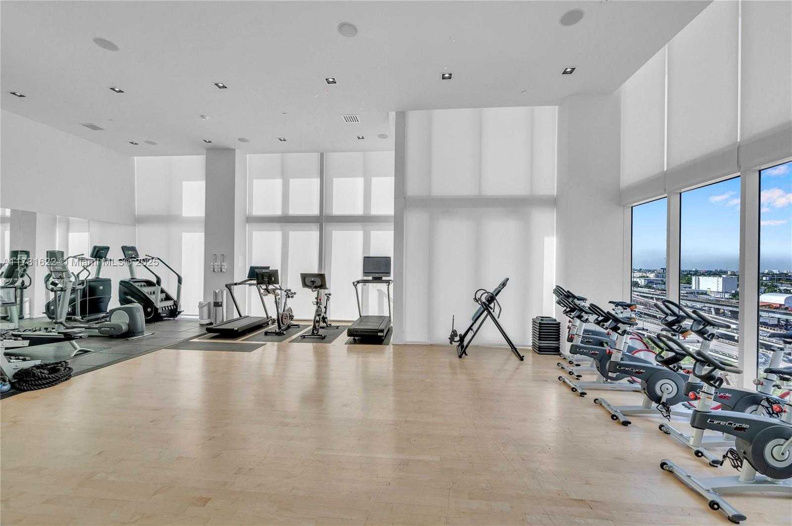 Small Image of 1040 BISCAYNE BLVD #1706, Miami Number 28