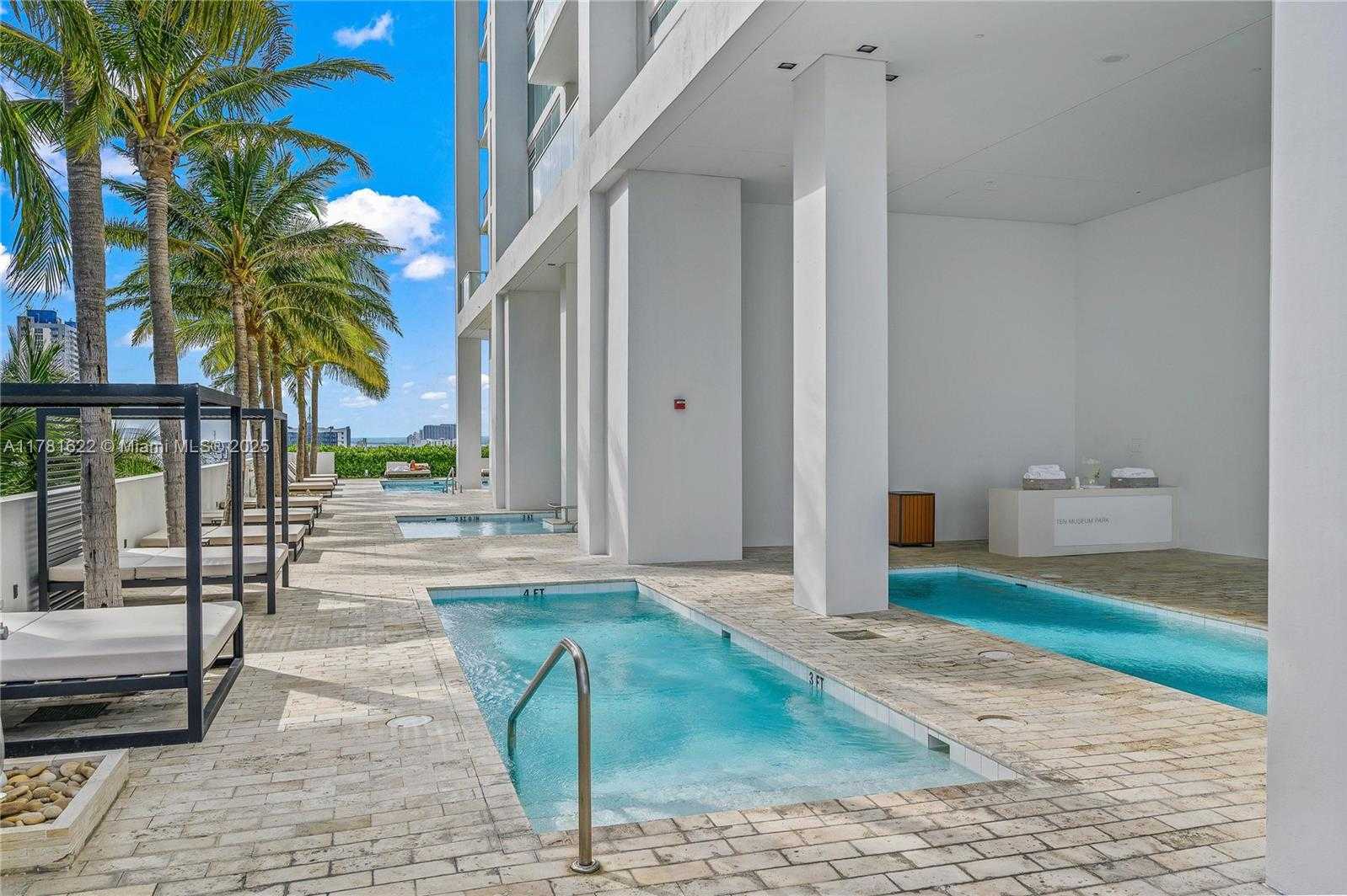 Small Image of 1040 BISCAYNE BLVD #1706, Miami Number 35