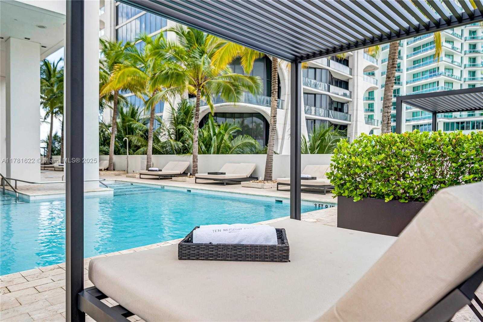 Small Image of 1040 BISCAYNE BLVD #1706, Miami Number 42