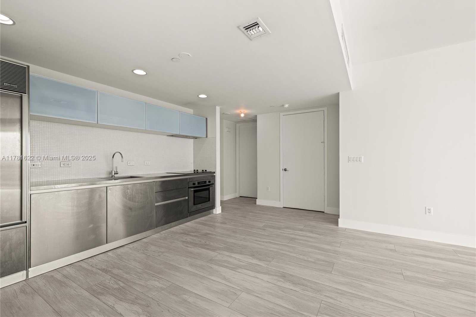 Small Image of 1040 BISCAYNE BLVD #1706, Miami Number 5