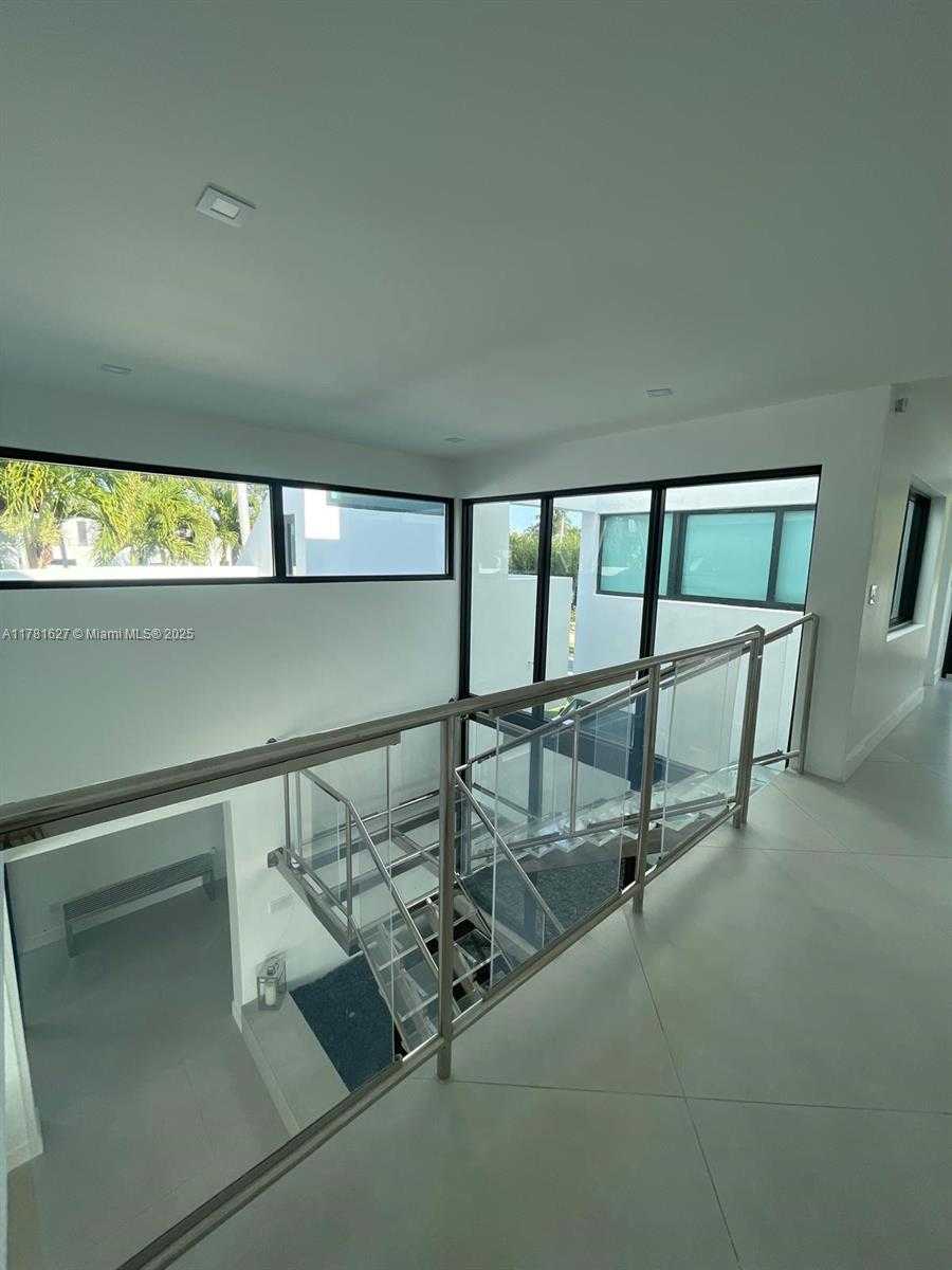 Small Image of 7720 MIAMI VIEW, North Bay Village Number 19