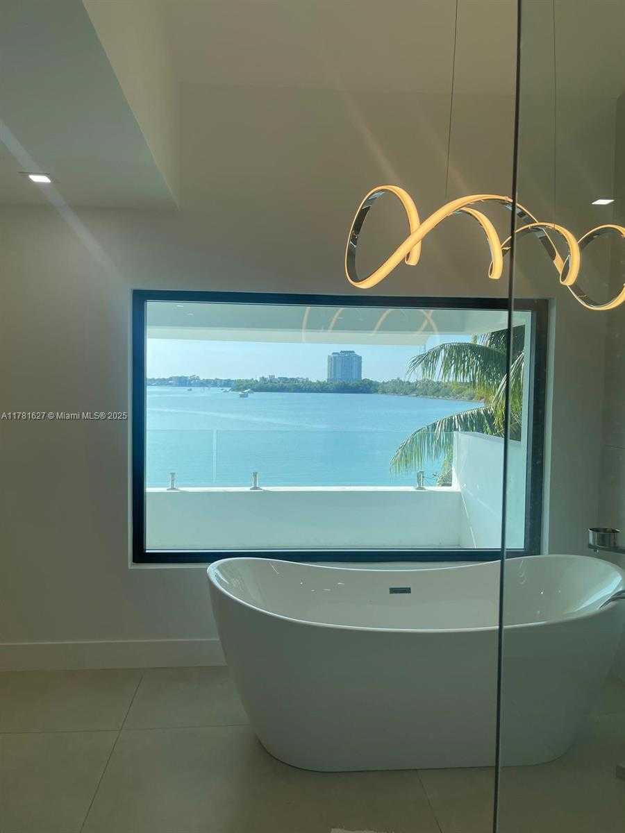 Small Image of 7720 MIAMI VIEW, North Bay Village Number 21