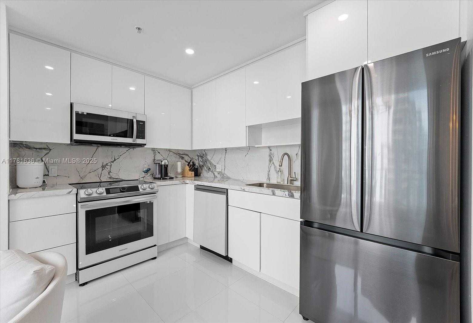 Small Image of 300 SOUTH BISCAYNE BLVD #T-3709, Miami Number 5