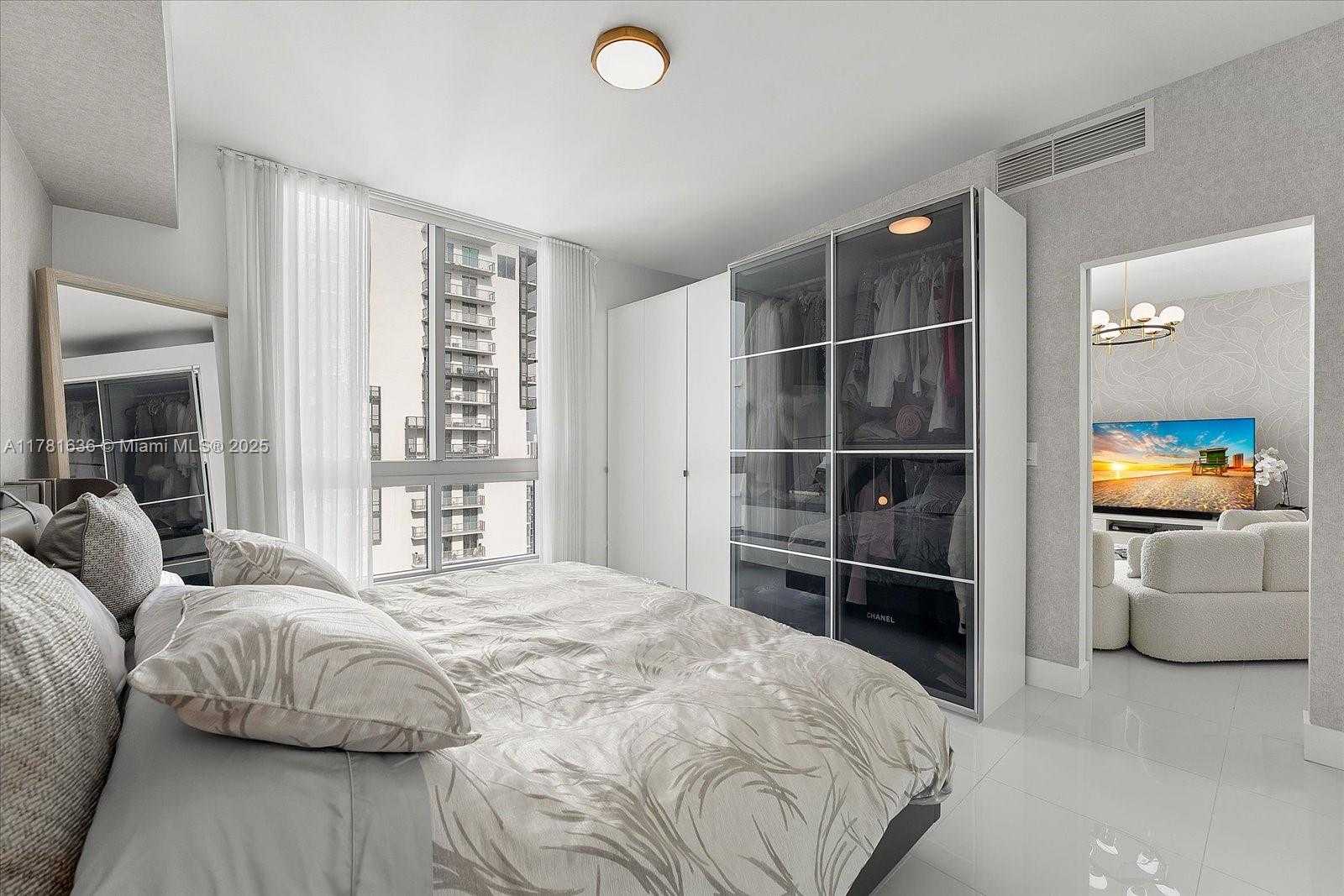 Small Image of 300 SOUTH BISCAYNE BLVD #T-3709, Miami Number 6