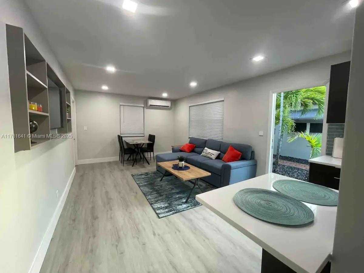 Small Image of 1929 DEWEY ST #1927, Hollywood Number 10