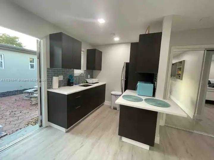 Small Image of 1929 DEWEY ST #1927, Hollywood Number 2