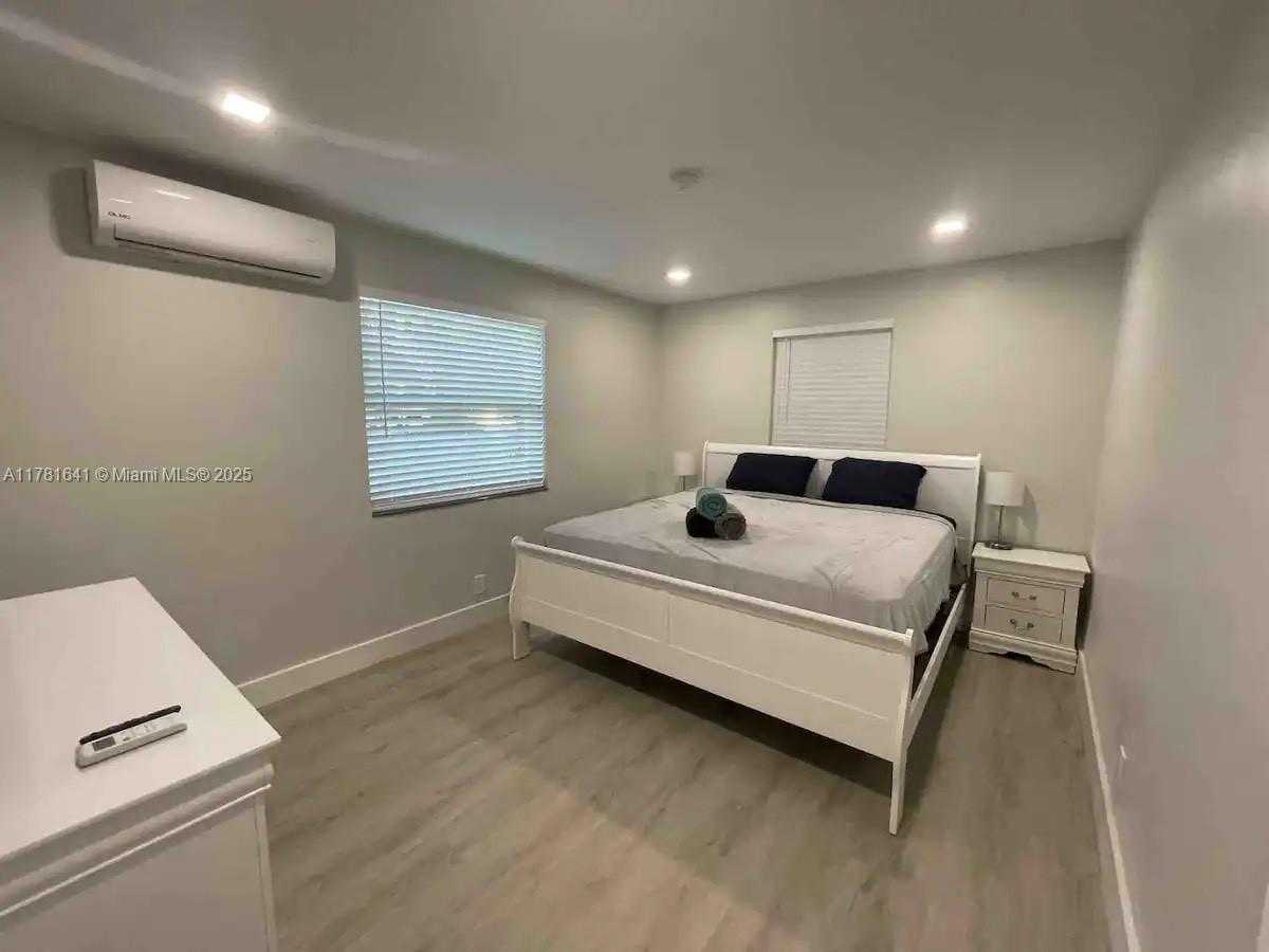 Small Image of 1929 DEWEY ST #1927, Hollywood Number 3