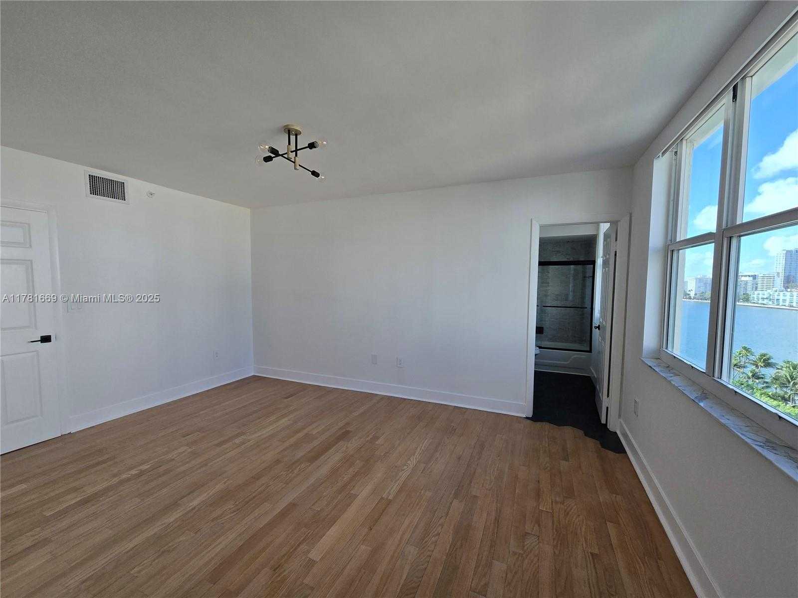 Small Image of 800 CLAUGHTON ISLAND DR #1205, Miami Number 14