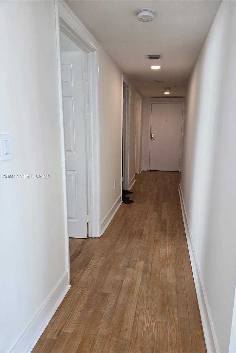 Small Image of 800 CLAUGHTON ISLAND DR #1205, Miami Number 18