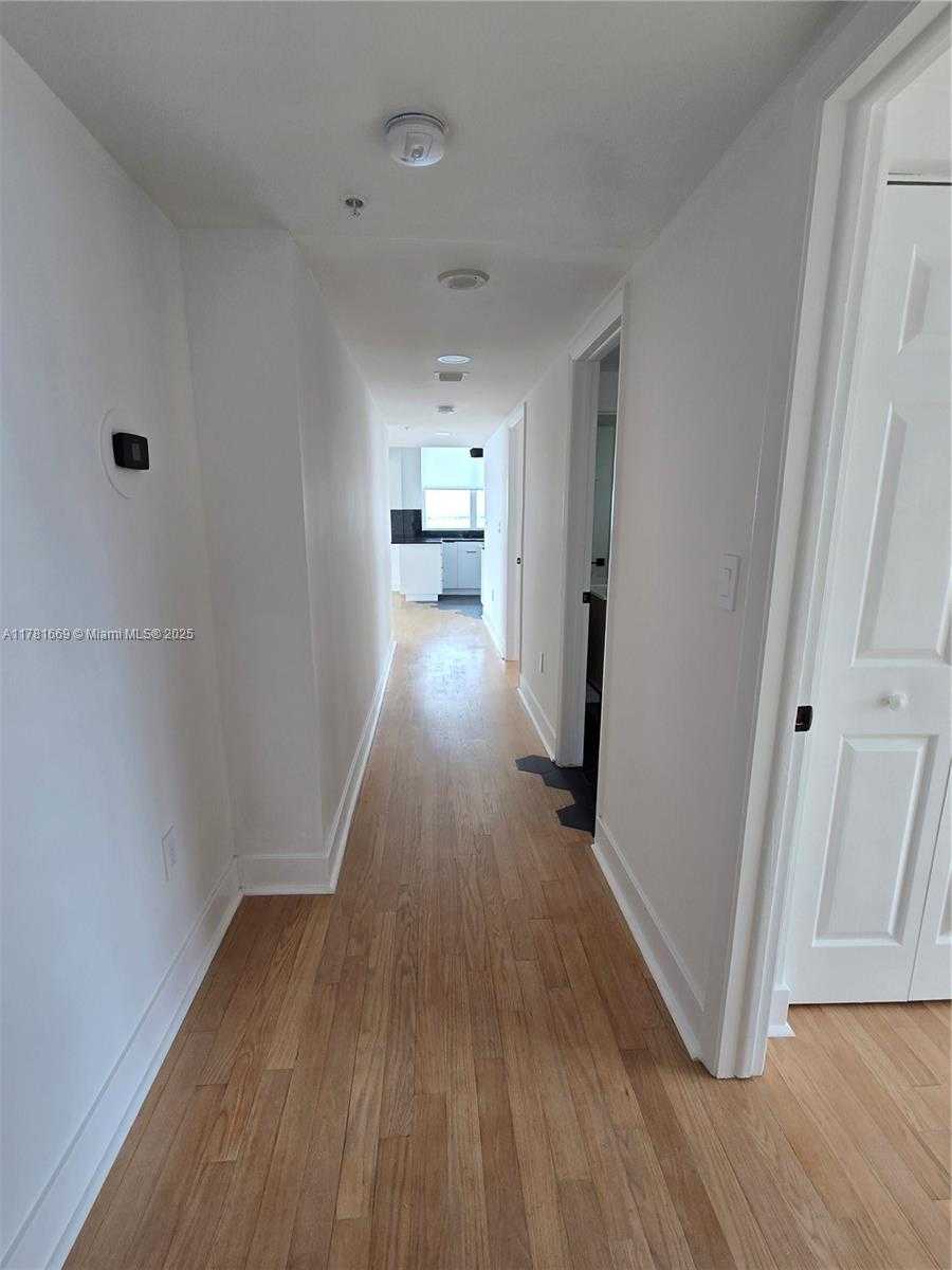Small Image of 800 CLAUGHTON ISLAND DR #1205, Miami Number 19