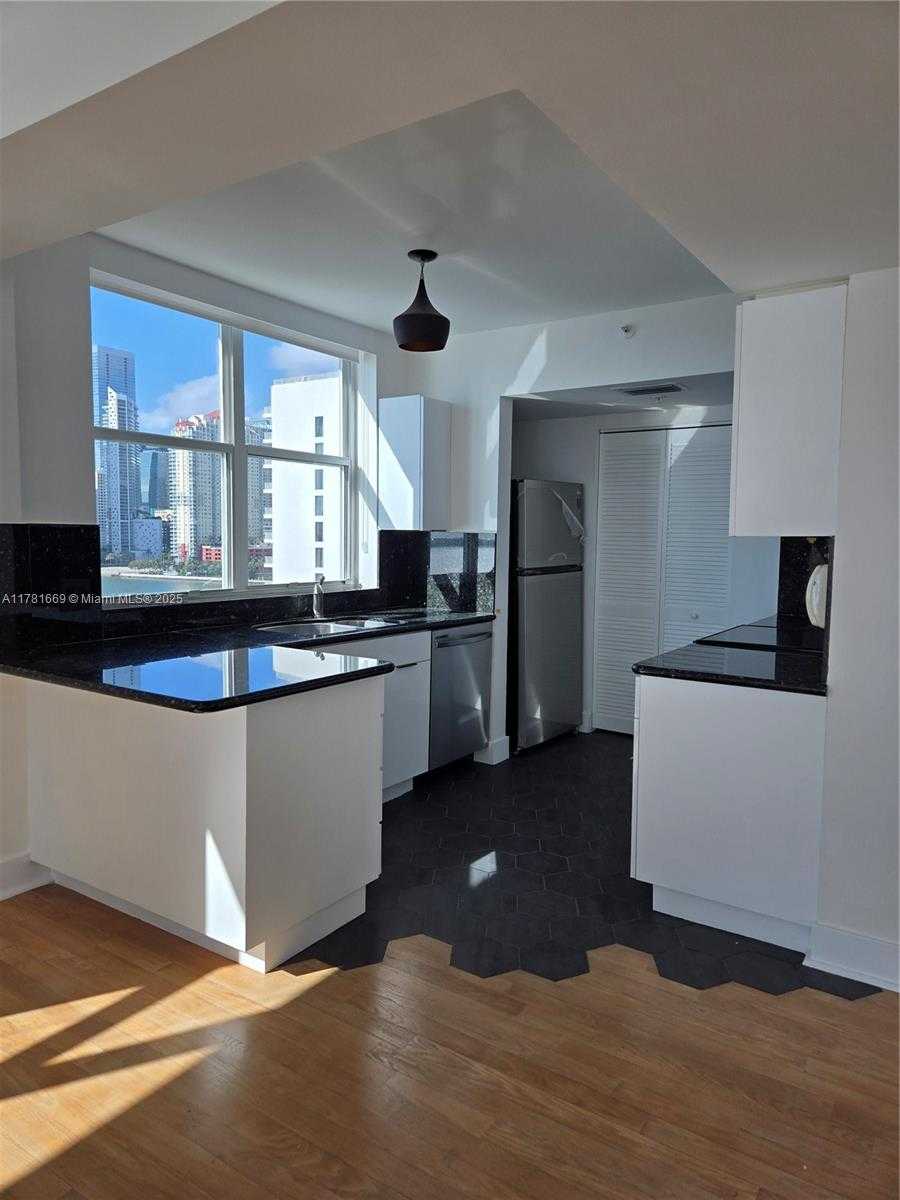 Small Image of 800 CLAUGHTON ISLAND DR #1205, Miami Number 20