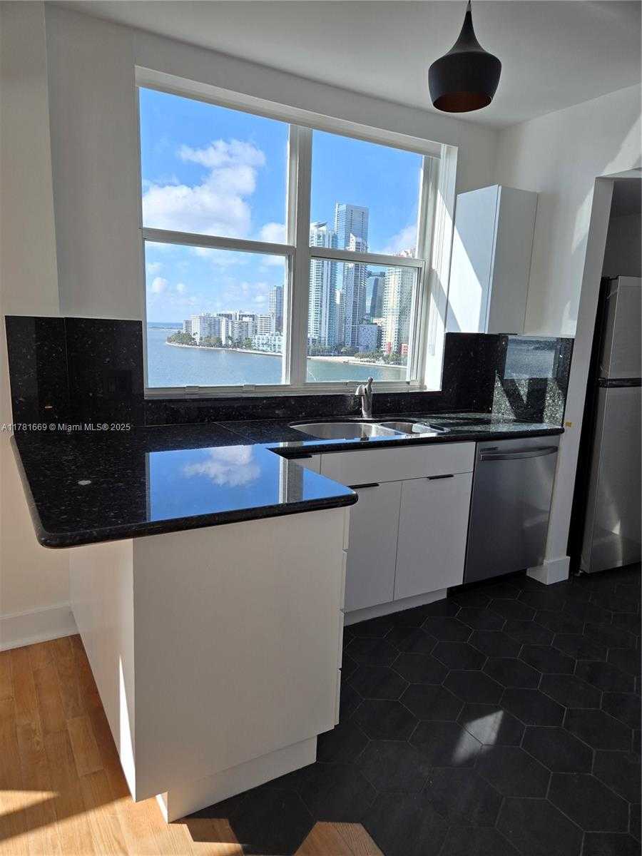 Small Image of 800 CLAUGHTON ISLAND DR #1205, Miami Number 21