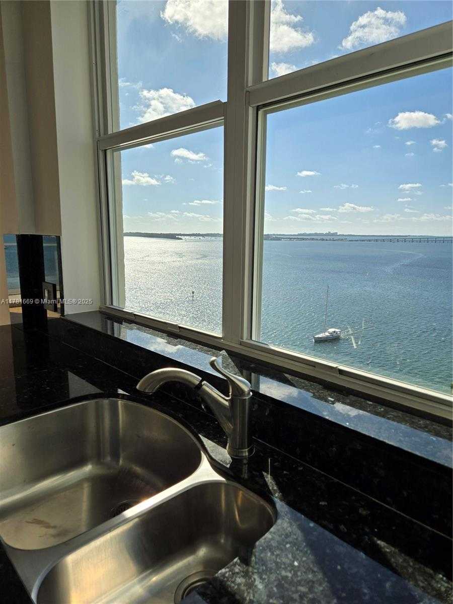 Small Image of 800 CLAUGHTON ISLAND DR #1205, Miami Number 23