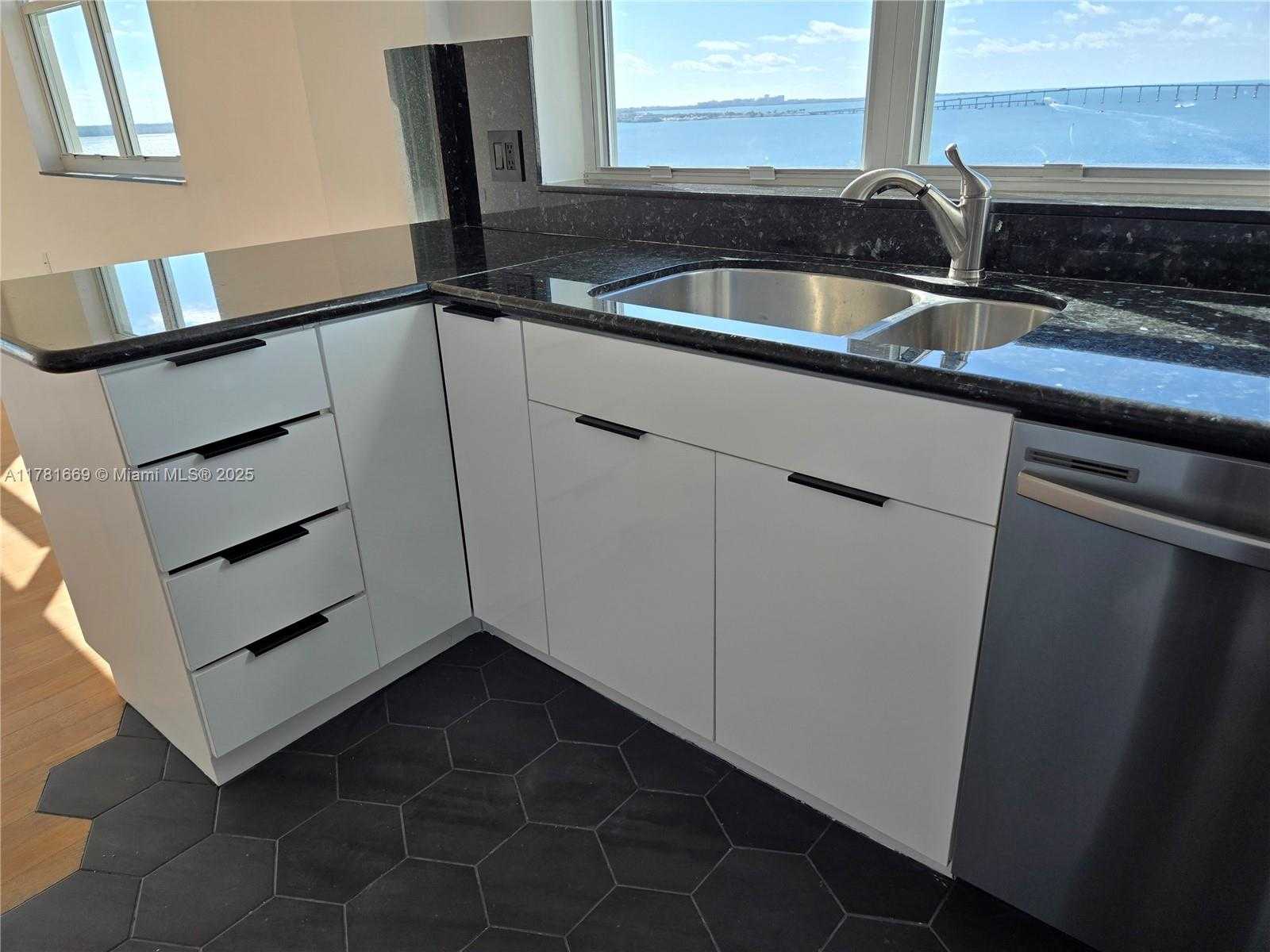 Small Image of 800 CLAUGHTON ISLAND DR #1205, Miami Number 24