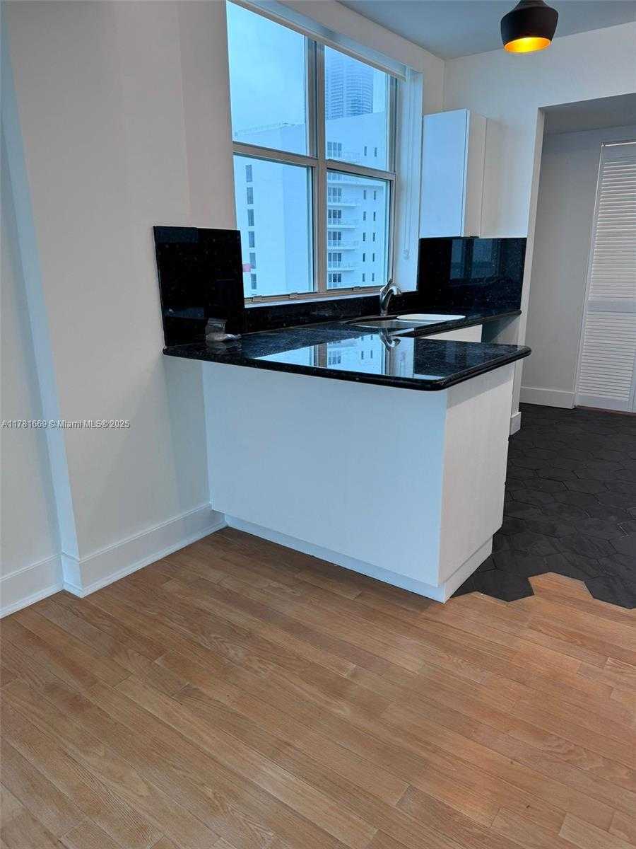 Small Image of 800 CLAUGHTON ISLAND DR #1205, Miami Number 25