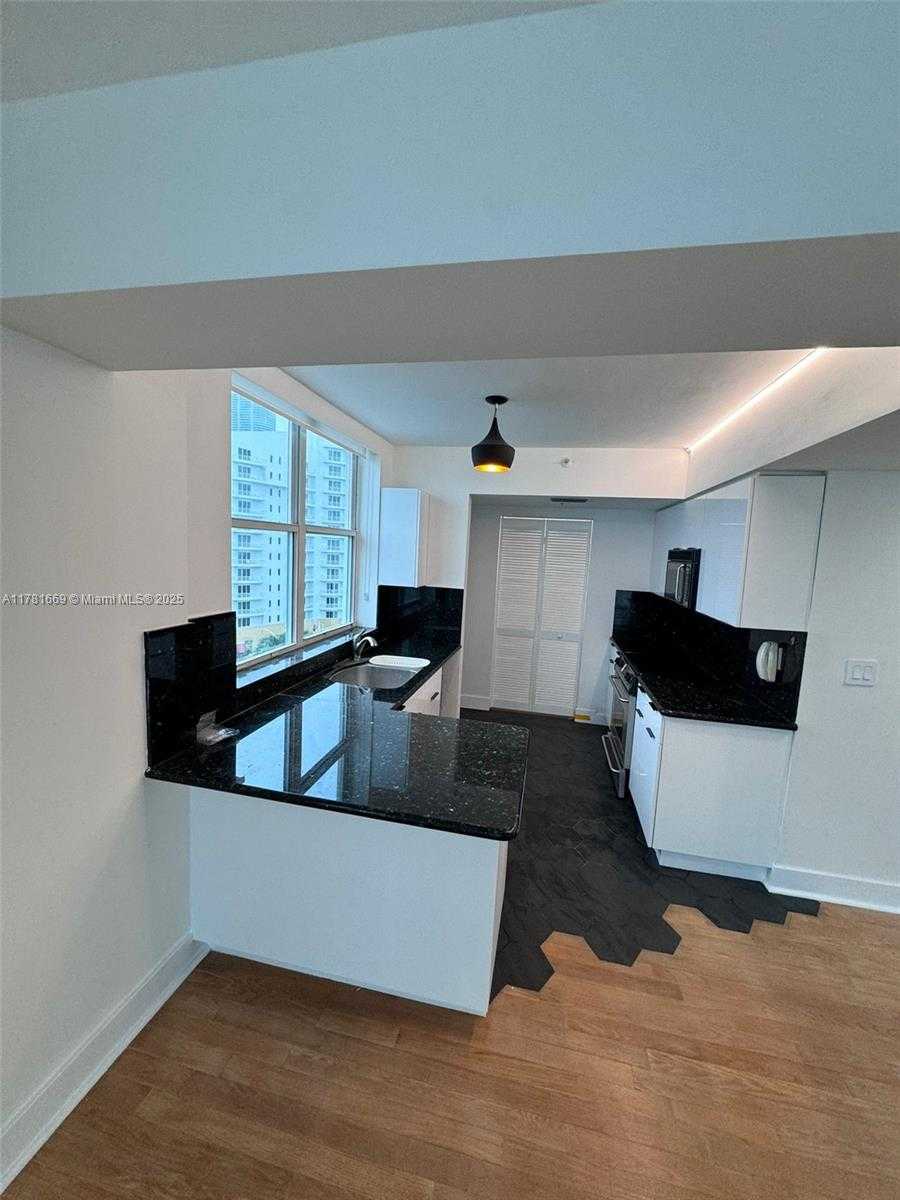 Small Image of 800 CLAUGHTON ISLAND DR #1205, Miami Number 28