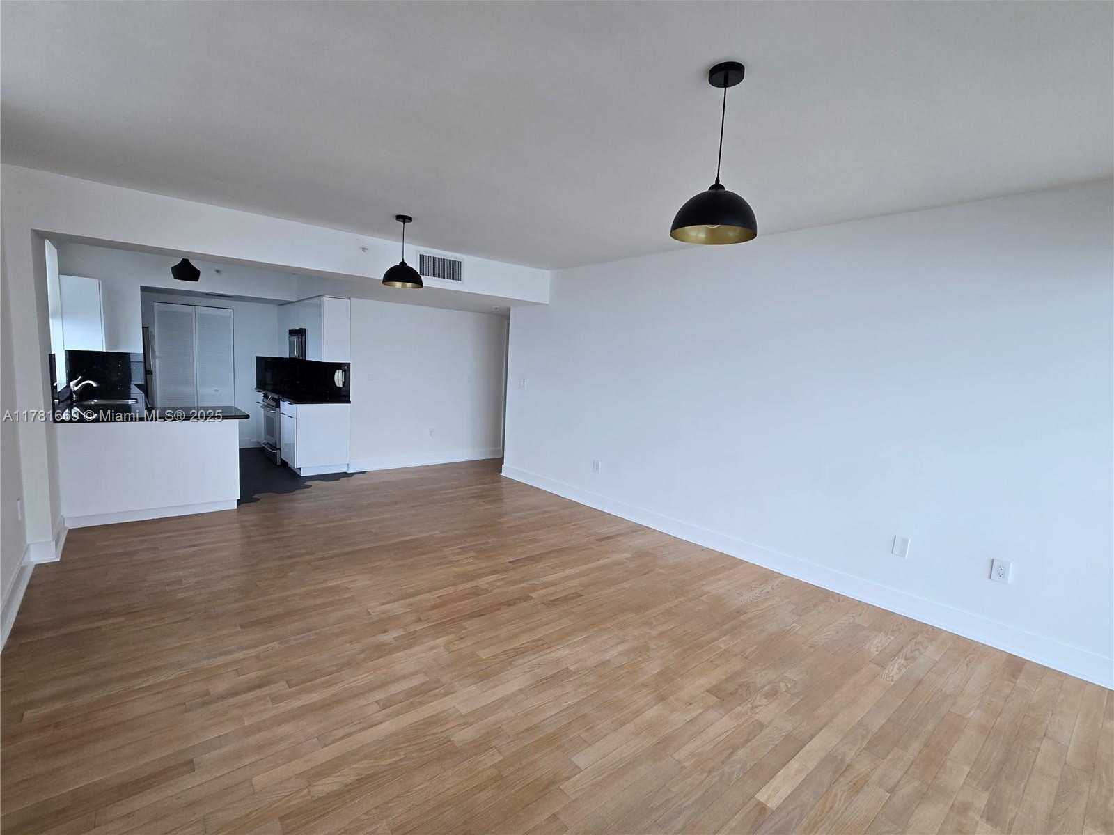 Small Image of 800 CLAUGHTON ISLAND DR #1205, Miami Number 32