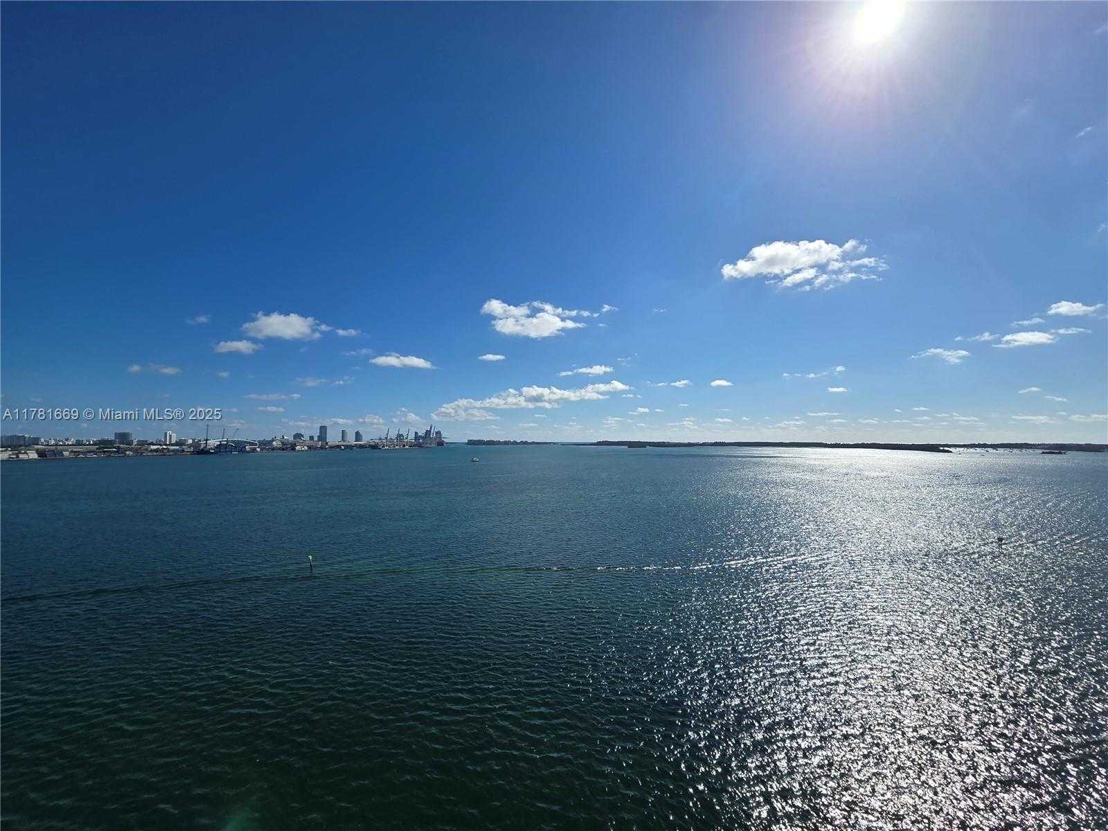 Small Image of 800 CLAUGHTON ISLAND DR #1205, Miami Number 4