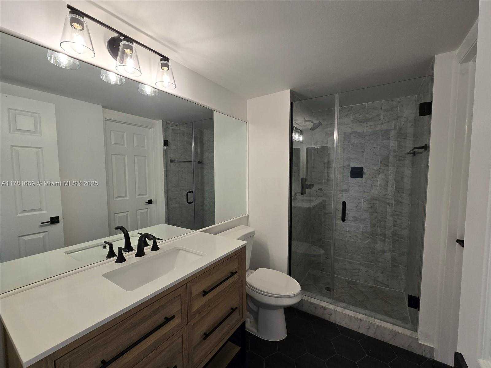 Small Image of 800 CLAUGHTON ISLAND DR #1205, Miami Number 6