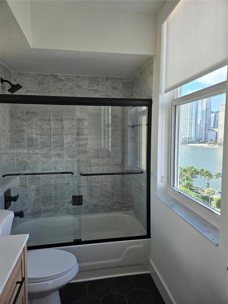 Small Image of 800 CLAUGHTON ISLAND DR #1205, Miami Number 8
