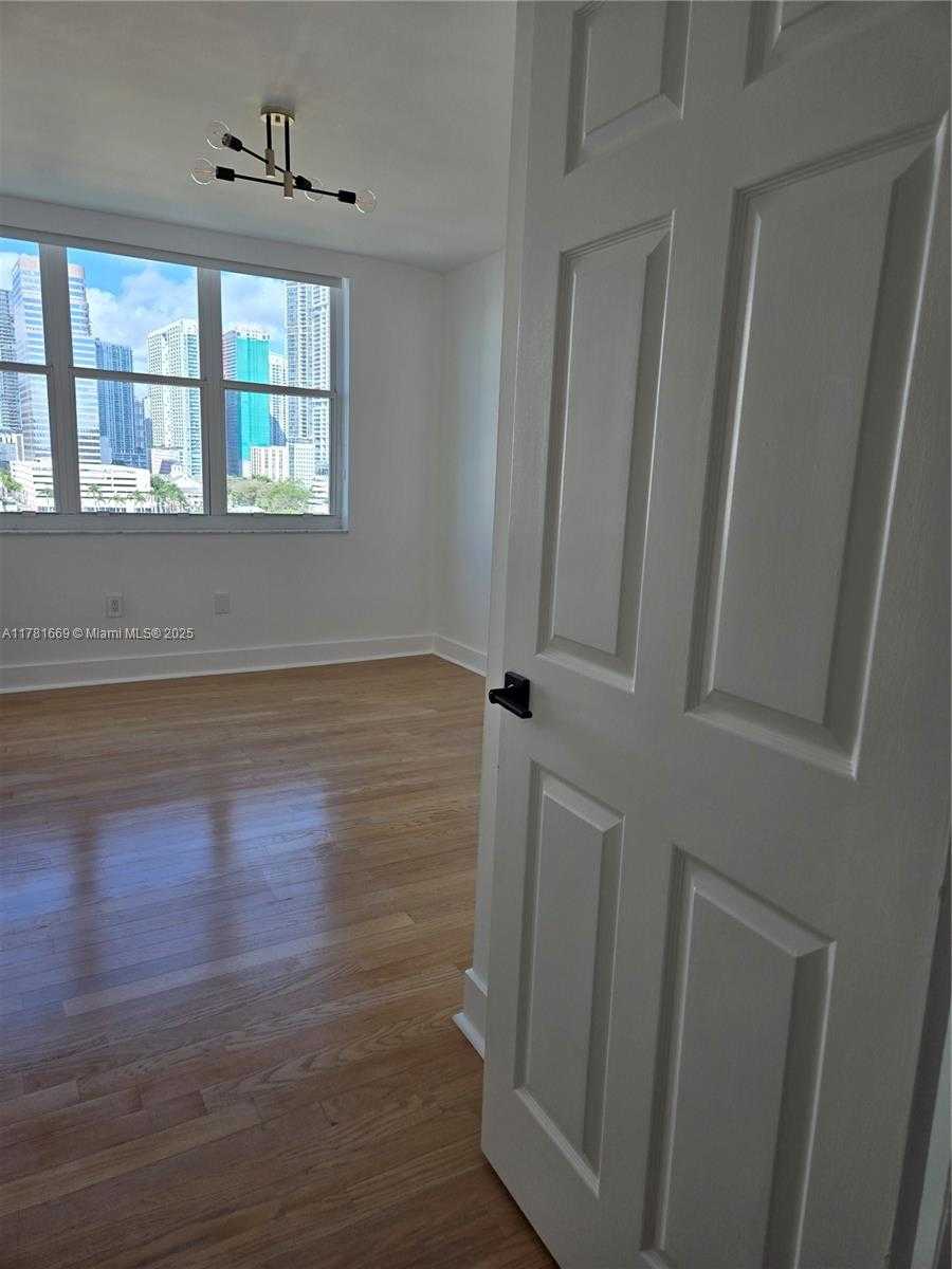 Small Image of 800 CLAUGHTON ISLAND DR #1205, Miami Number 9