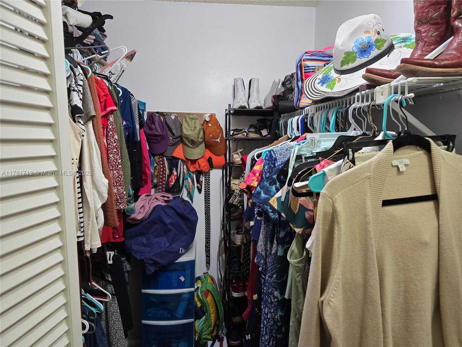 Small Image of 8666 SOUTH WEST 114TH PL, Miami Number 10