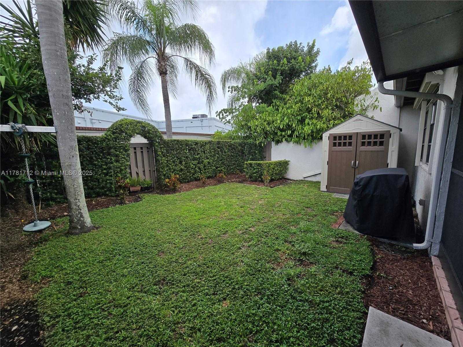 Small Image of 8666 SOUTH WEST 114TH PL, Miami Number 15