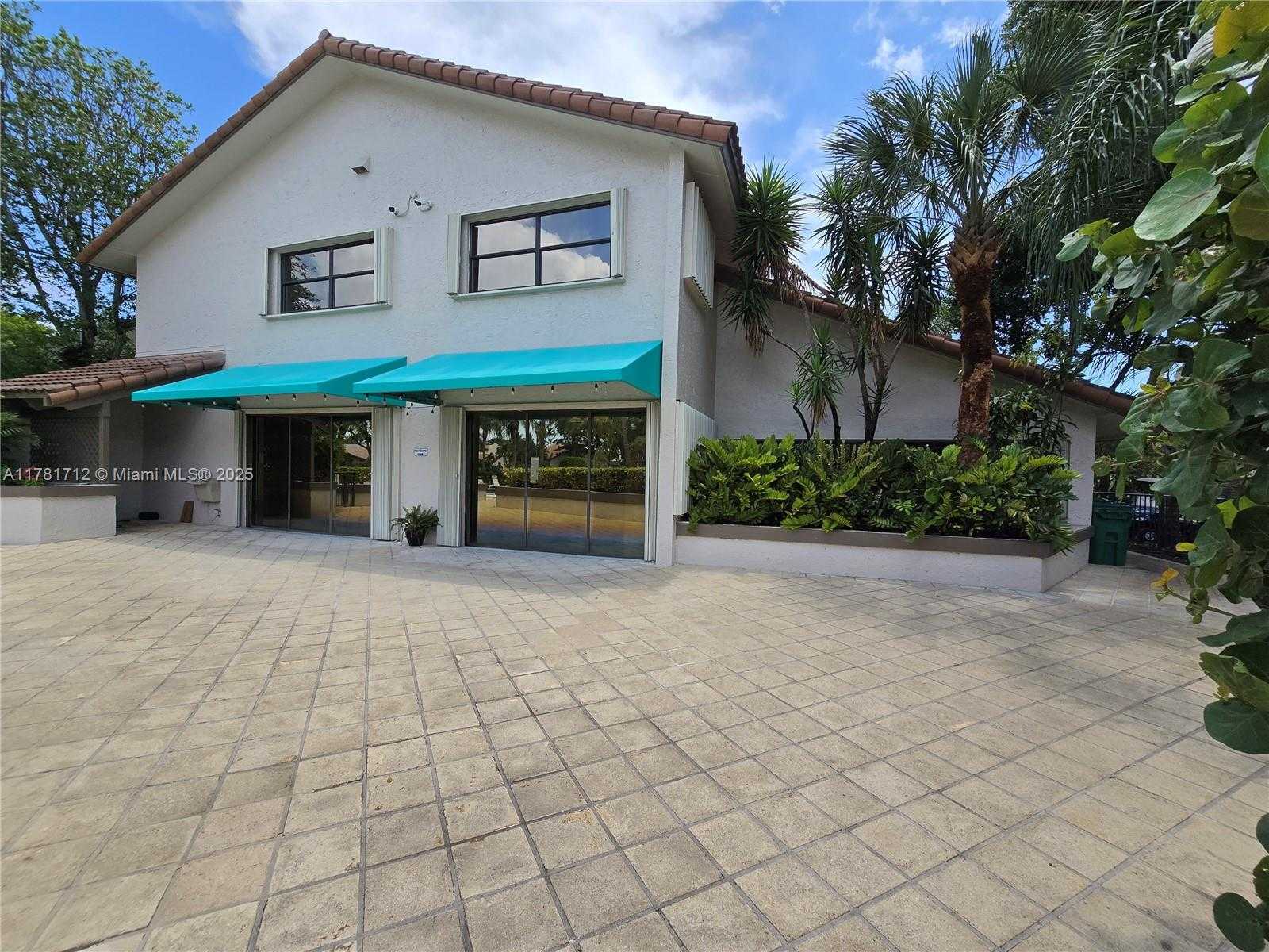 Small Image of 8666 SOUTH WEST 114TH PL, Miami Number 20