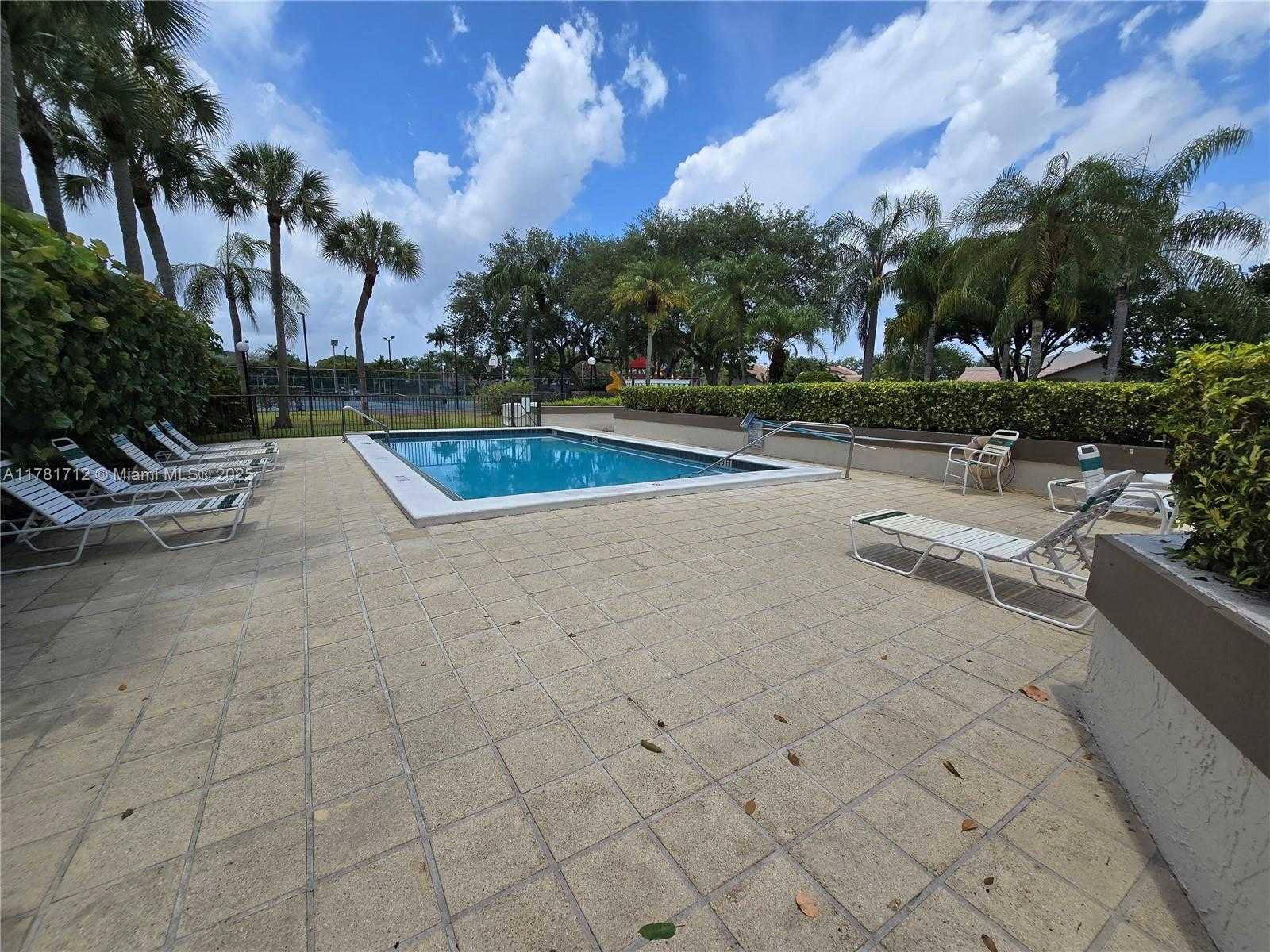 Small Image of 8666 SOUTH WEST 114TH PL, Miami Number 21