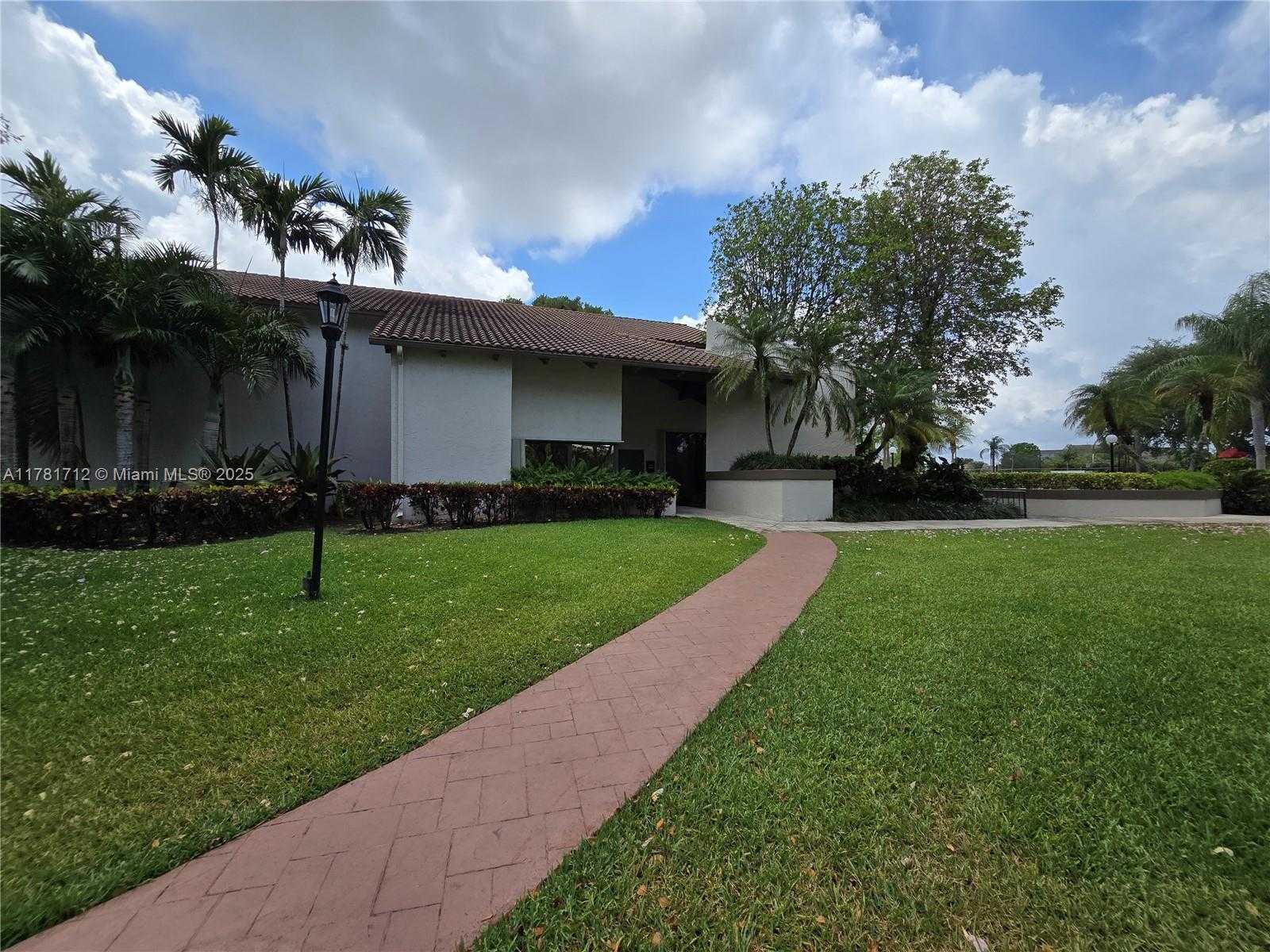 Small Image of 8666 SOUTH WEST 114TH PL, Miami Number 22
