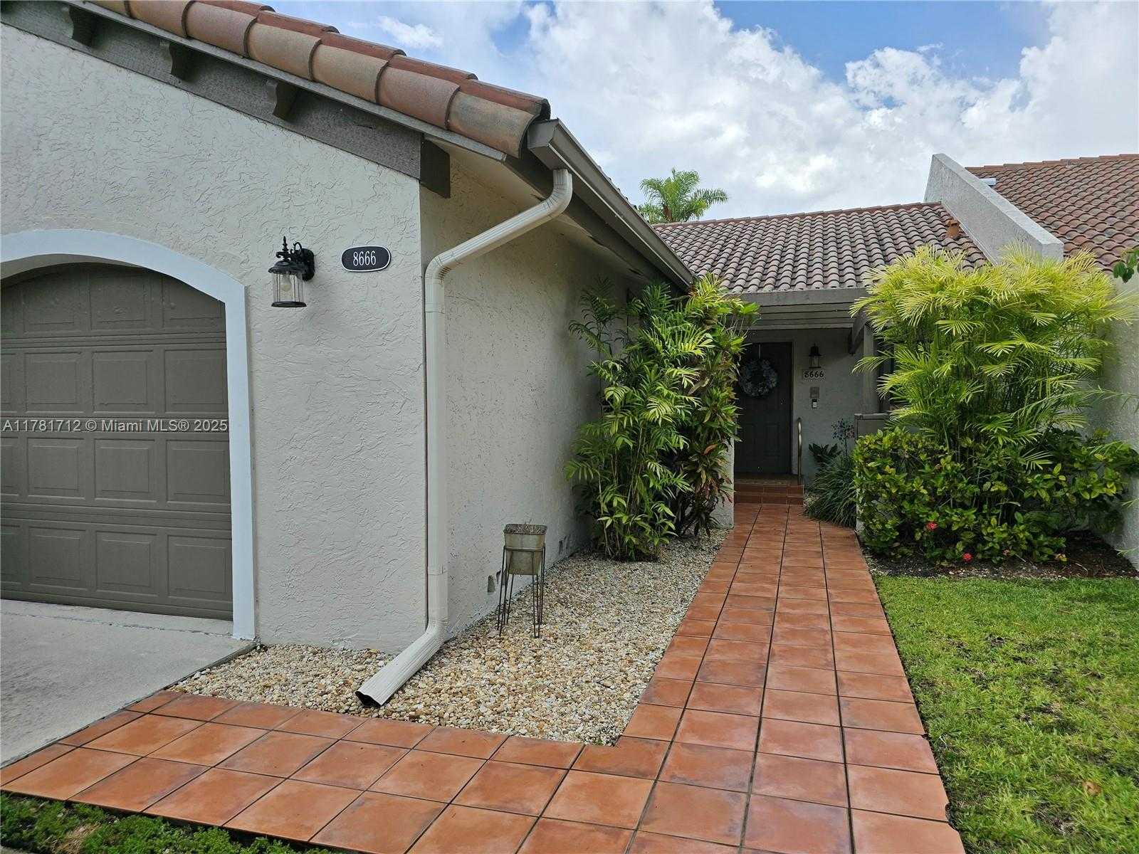 Small Image of 8666 SOUTH WEST 114TH PL, Miami Number 3