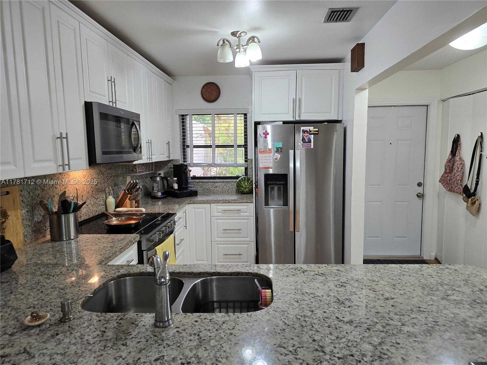 Small Image of 8666 SOUTH WEST 114TH PL, Miami Number 6