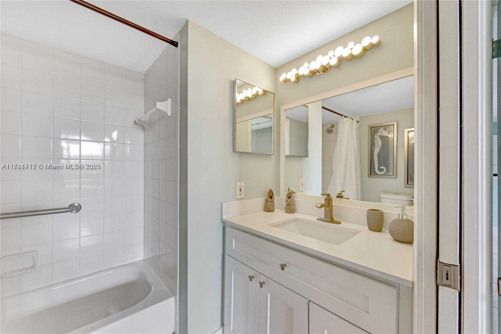 Small Image of 19501 EAST COUNTRY CLUB DR #9503, Aventura Number 3