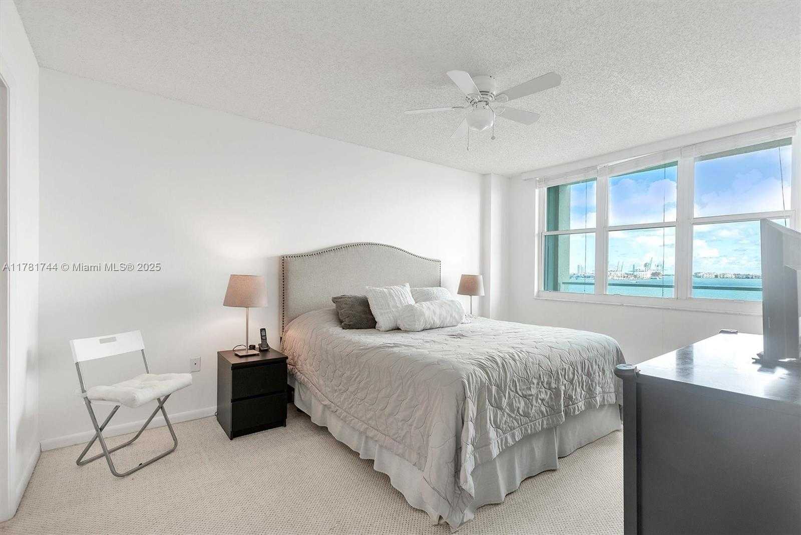 Small Image of 800 CLAUGHTON ISLAND DR #1204, Miami Number 19